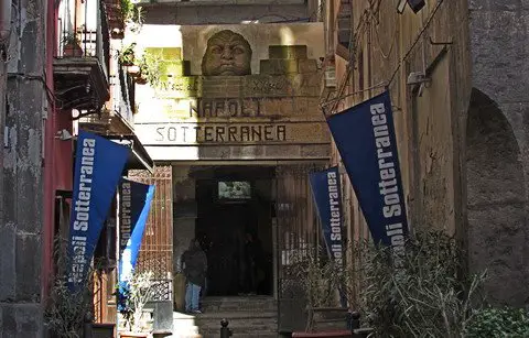 Entrance of Napoli Sotterranea - Subterranean Naples (© Portanapoli.com)