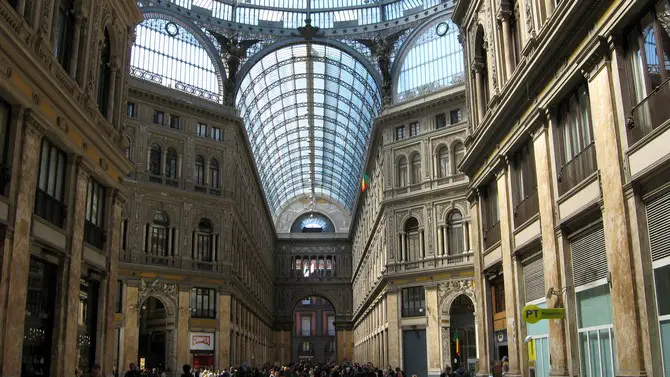 Galleria Umberto in Naples: Exclusive shopping (© Portanapoli.com)