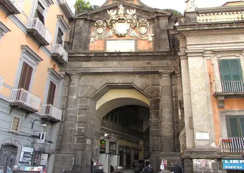 Port'Alba in the historic centre of Naples (© Portanapoli.com)