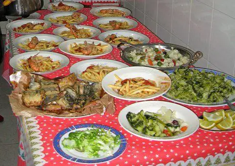Neapolitan Christmas menu in preparation (© portanapoli.com)